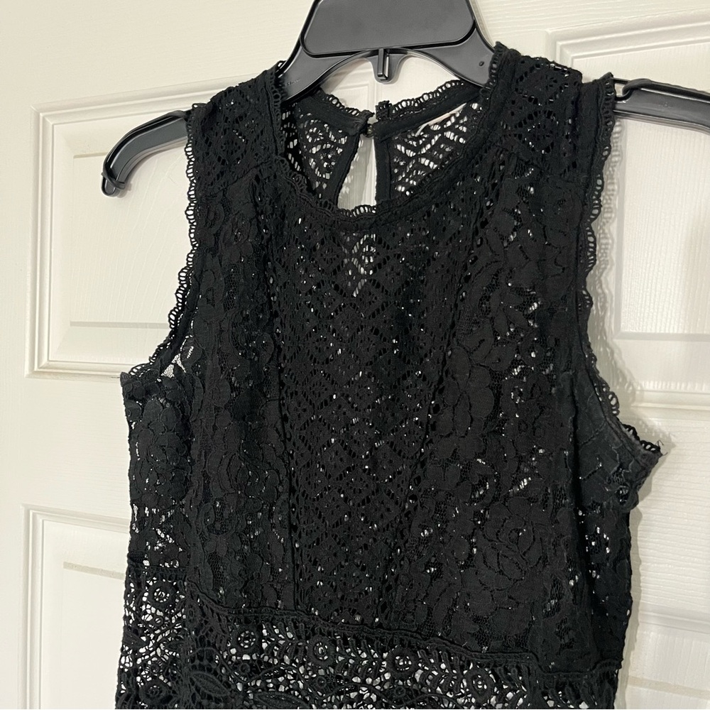 Black Lace Peplum Sleeveless Top - Picture 8 of 8